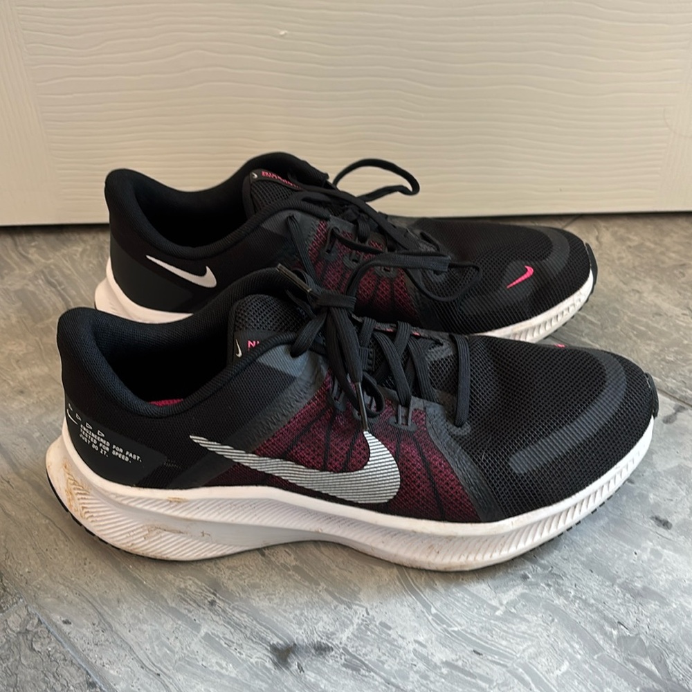 Nike Quest 4 running shoes